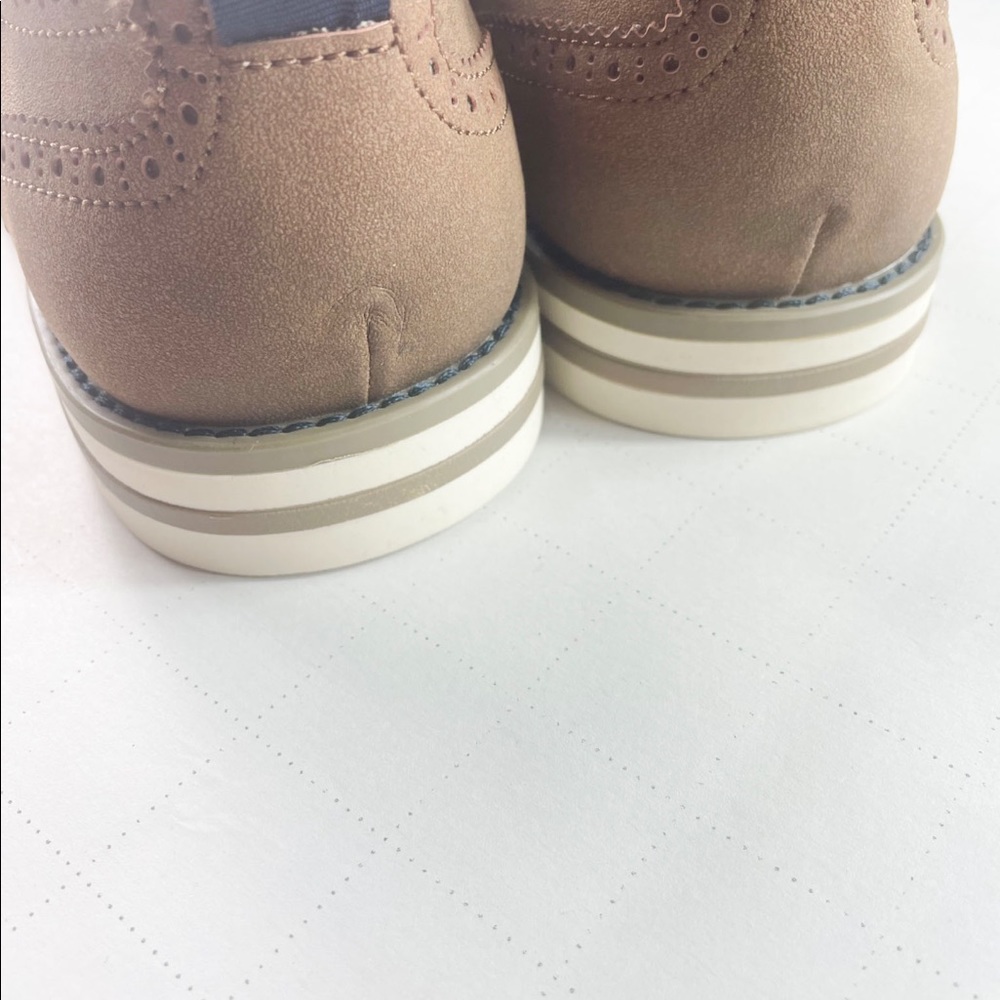 NWT  Oxford -Landro suede 
NULL color 
Size 9 - Picture 9 of 9